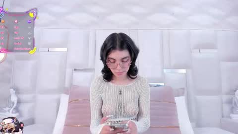 Moly  online show from September 22, 2025, 8:22 pm