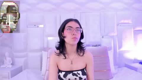 Moly  online show from November 19, 2025, 8:42 pm