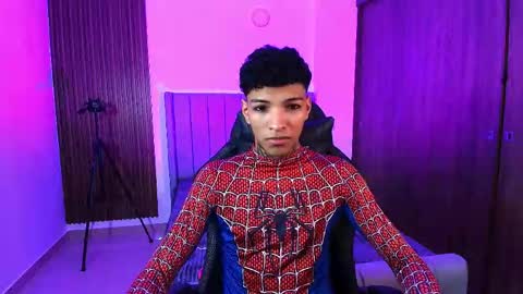 im_usuga online show from April 15, 2026, 5:14 am