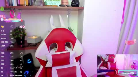 Lisa Hyga online show from November 12, 2025, 10:30 pm