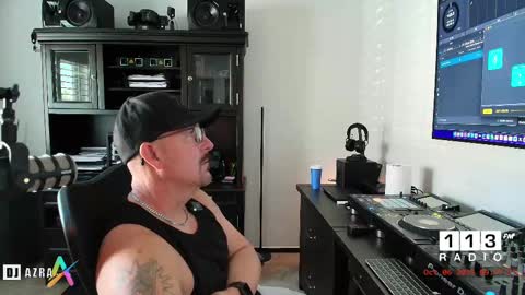 Snapshot of imdjazra chatting on October 6, 2025, 4:37 pm DJ Azra online show from October 6, 2025, 4:37 pm