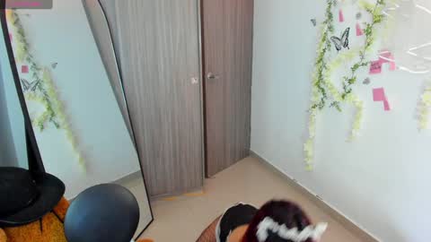 mia ---------  COL TIME online show from December 12, 2024, 10:42 pm