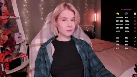 Mia online show from November 23, 2025, 10:15 am