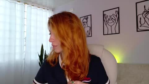 Sienna online show from September 24, 2025, 9:07 pm