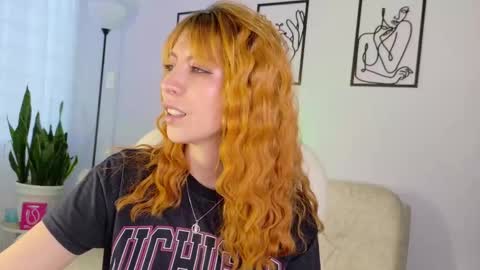 Sienna online show from September 29, 2025, 9:19 pm