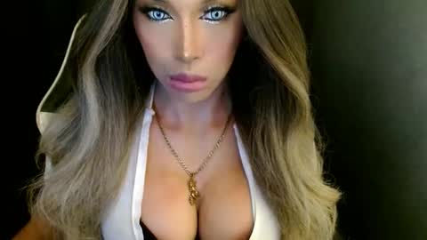 Queen Gwen online show from September 27, 2025, 4:06 am