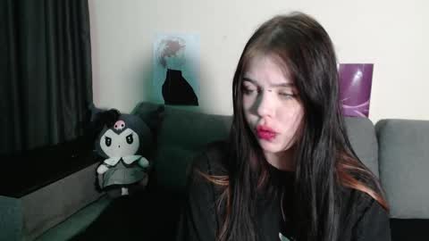Snapshot of in_the_void chatting on June 4, 2026, 9:32 pm Alice online show from June 4, 2026, 9:32 pm