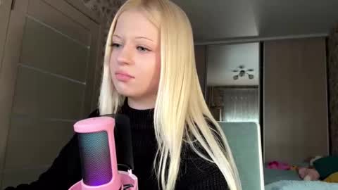 Lola online show from March 10, 2026, 11:37 am