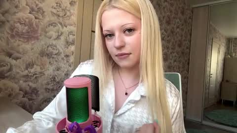 Lola online show from April 3, 2026, 12:14 pm