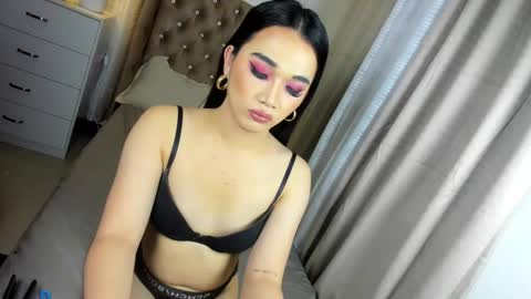 indestructabletrixie online show from December 28, 2024, 2:21 pm