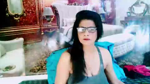 Snapshot of indianallure chatting on January 6, 2025, 5:41 am Femiez online show from January 6, 2025, 5:41 am