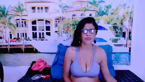 Snapshot of indianallure chatting on February 5, 2025, 9:04 am Femiez online show from February 5, 2025, 9:04 am