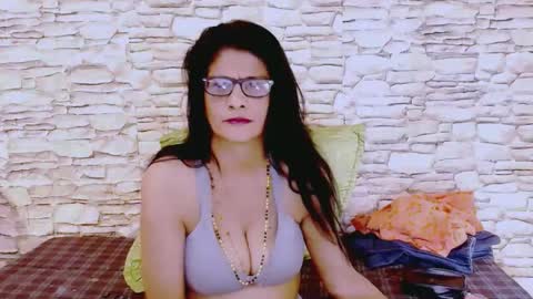 Snapshot of indianallure chatting on February 18, 2025, 12:28 pm Femiez online show from February 18, 2025, 12:28 pm