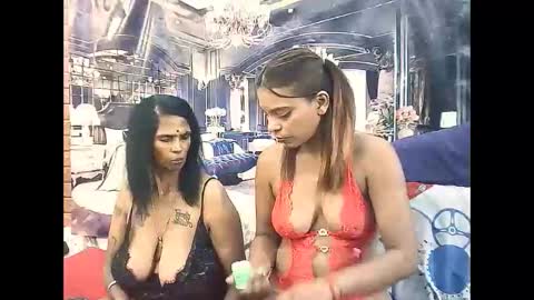 indiansexyass4u2luv online show from February 18, 2026, 9:22 pm