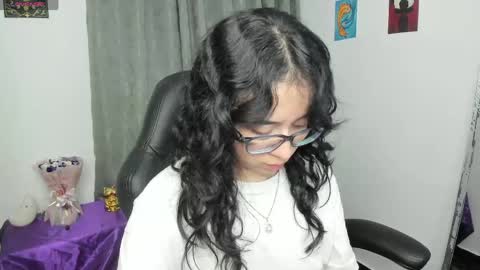 Snapshot of indra_cam chatting on June 5, 2026, 6:42 am Diana online show from June 5, 2026, 6:42 am