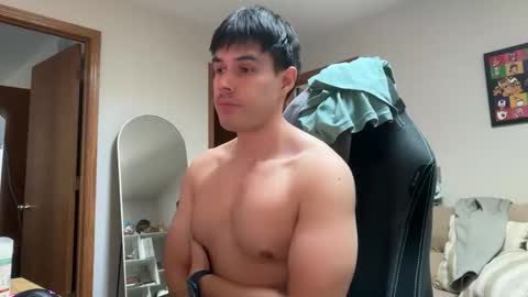 Lucas online show from November 14, 2025, 8:40 pm