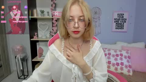 Mia online show from September 17, 2025, 7:10 am