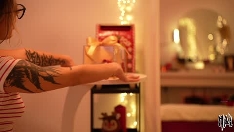 MAL ---  online show from December 5, 2025, 1:36 am