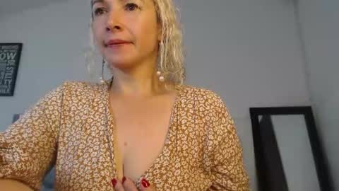 Snapshot of ingridbergman chatting on February 6, 2025, 4:03 pm online show from February 6, 2025, 4:03 pm