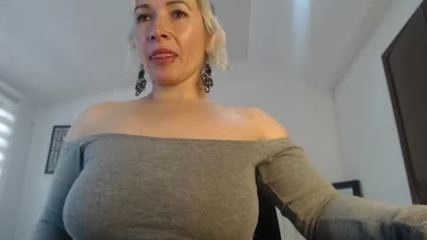 Snapshot of ingridbergman chatting on February 20, 2025, 1:30 pm online show from February 20, 2025, 1:30 pm