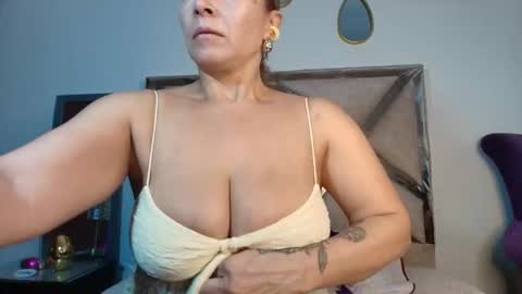 Snapshot of ingridbergman chatting on November 8, 2025, 11:10 am online show from November 8, 2025, 11:10 am