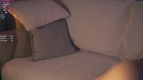 Im Senise Welcome to my room My instagram  online show from February 21, 2025, 8:40 am