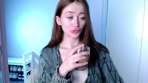 Lina online show from January 28, 2025, 1:49 pm