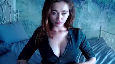 Lina online show from September 11, 2025, 2:28 pm