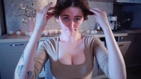 Lina online show from September 25, 2025, 2:10 pm