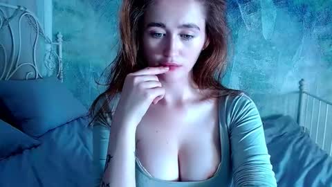 Lina online show from September 26, 2025, 5:17 pm