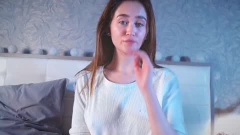 Lina online show from October 9, 2025, 3:43 pm