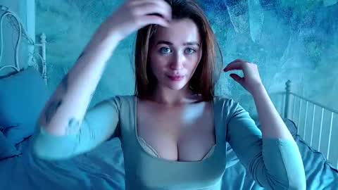 Lina online show from October 15, 2025, 1:33 pm