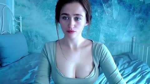 Lina online show from April 13, 2026, 3:28 pm