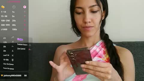 Laroa online show from November 14, 2025, 8:29 pm