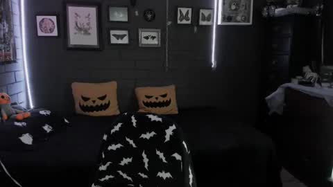   SANIA  online show from December 17, 2025, 5:08 pm