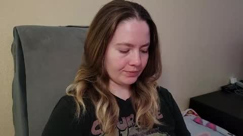 Snapshot of internetfairy_xo chatting on May 21, 2026, 5:03 am Faye online show from May 21, 2026, 5:03 am