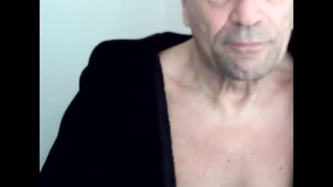 Snapshot of invested2022 chatting on November 8, 2025, 9:09 am Invested online show from November 8, 2025, 9:09 am