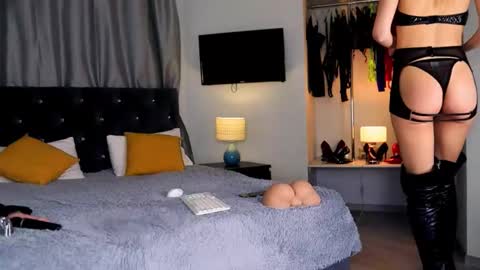 inviting_tina online show from February 4, 2026, 3:18 pm