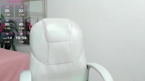 iris8_ online show from November 19, 2025, 1:33 pm