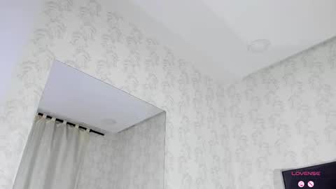 Queen Iris online show from March 18, 2026, 4:21 pm