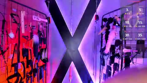 iris_cinthia_bdsm online show from June 13, 2026, 3:04 am