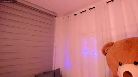 iris_hottt0 online show from April 24, 2026, 3:20 am