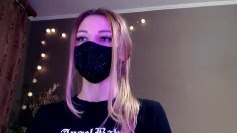 Lily online show from March 25, 2026, 5:08 pm