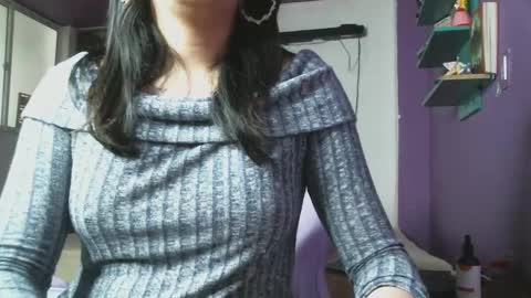 Camilla online show from March 10, 2025, 1:21 pm