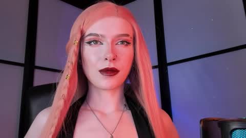 Miss Iris Fansly Miss Iris new inst.  online show from December 5, 2024, 10:01 am