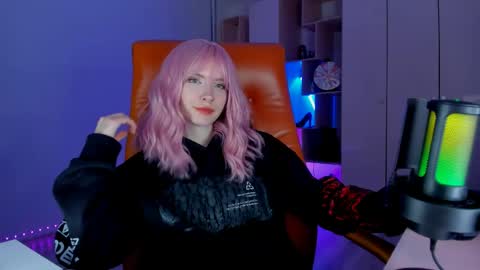 Miss Iris Fansly Miss Iris new inst.  online show from April 25, 2026, 7:11 pm