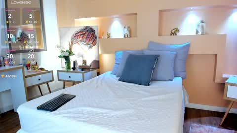 Iriss  online show from December 12, 2024, 2:55 pm