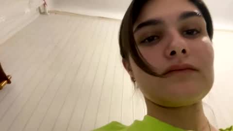 irisss31 online show from December 17, 2024, 4:43 pm