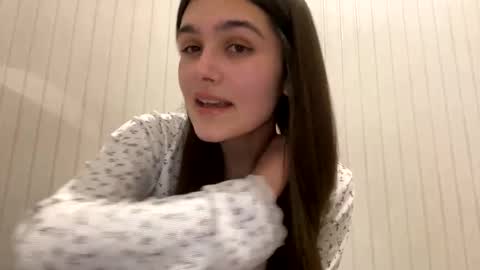 irisss31 online show from March 1, 2025, 7:15 pm