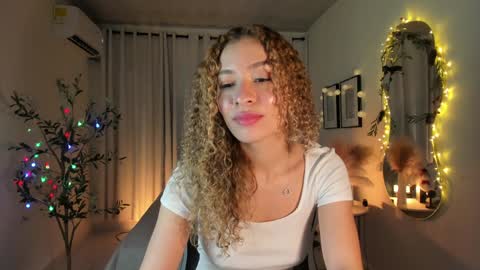 Snapshot of isa_____ chatting on January 7, 2025, 4:50 am isa_____ online show from January 7, 2025, 4:50 am